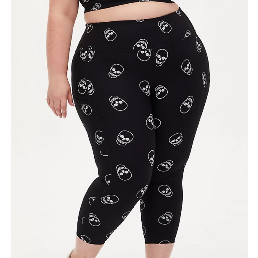 Torrid active crops size 3